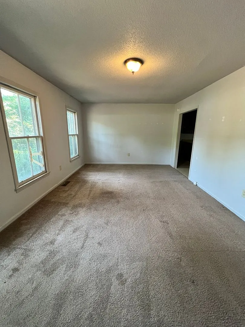 3BD/ 2BA W Fredericks Street — Photo 2