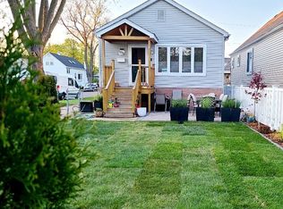 5758 W Newport Ave, Chicago, IL 60634