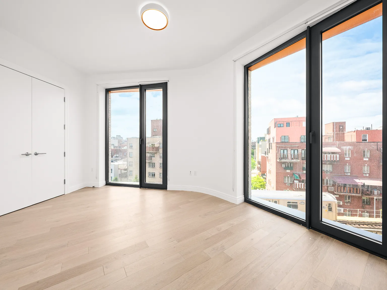 255 Lorimer Street — Photo 4