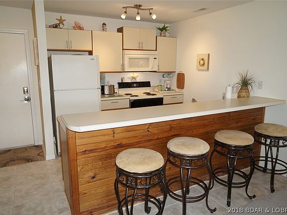 4th image of 711 Indian Pointe #711