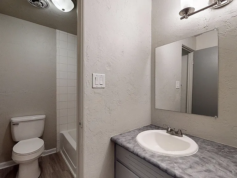 Prince Charles Apartments — Photo 6