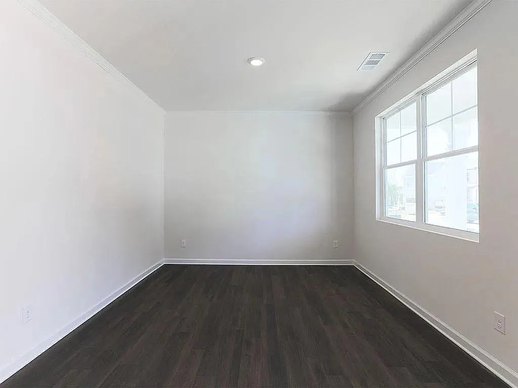 5 bed, 2511 sqft, $2,450 — Photo 3