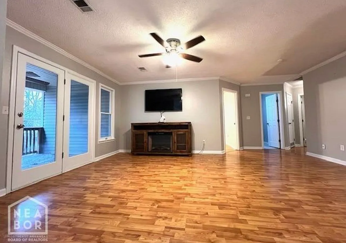 3 bed, 1208 sqft, $1,500 — Photo 2