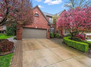 244 Glenmoor Dr, Rochester, MI 48307