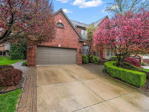 244 Glenmoor Dr, Rochester, MI 48307