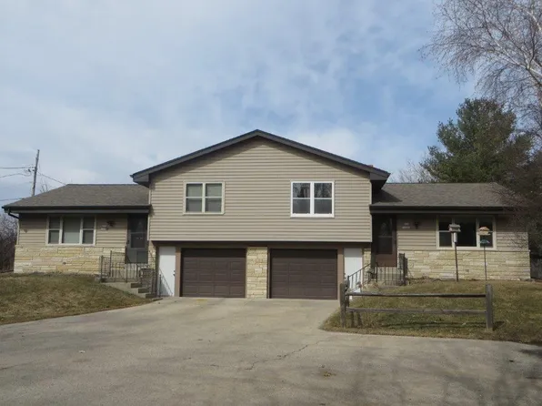 N56W34882 Lake Dr, Oconomowoc, WI 53066