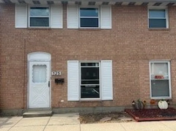 525 Adrian Ct, Brookville, OH 45309