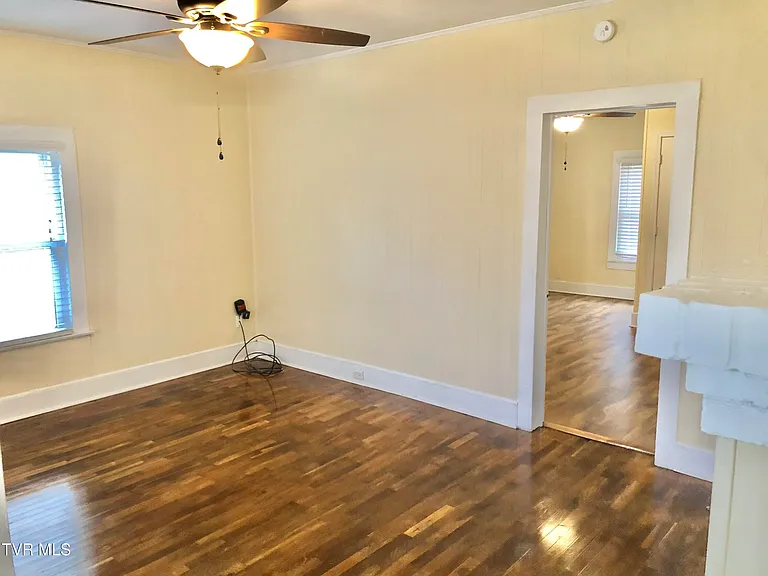 1009 Liberty Cir — Photo 3
