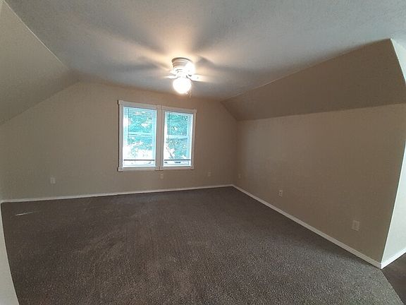 4th image of 1031 Stuart St