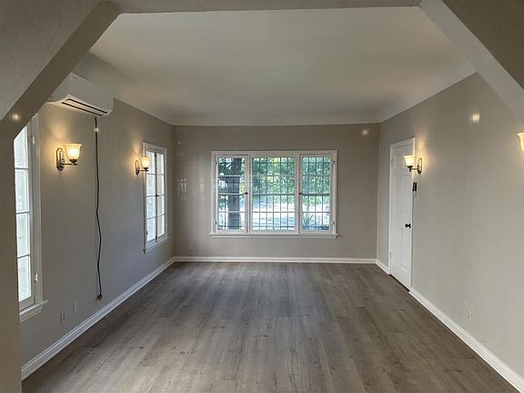 3rd image of 2053 N Raymond Ave #2053