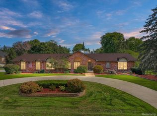 4007 Winterset Ln, West Bloomfield, MI 48323