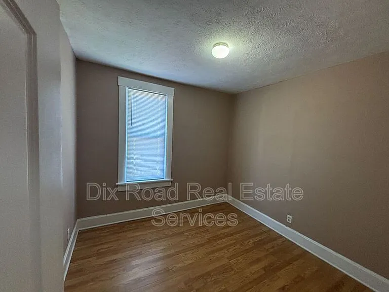704 Baltimore St — Photo 9