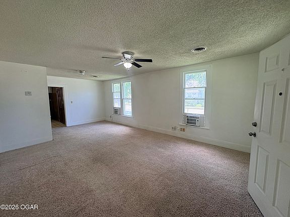 2nd image of 1527 S Moffet Ave
