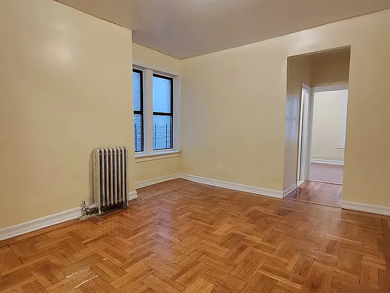 2420 Creston Ave #2C — Photo 3
