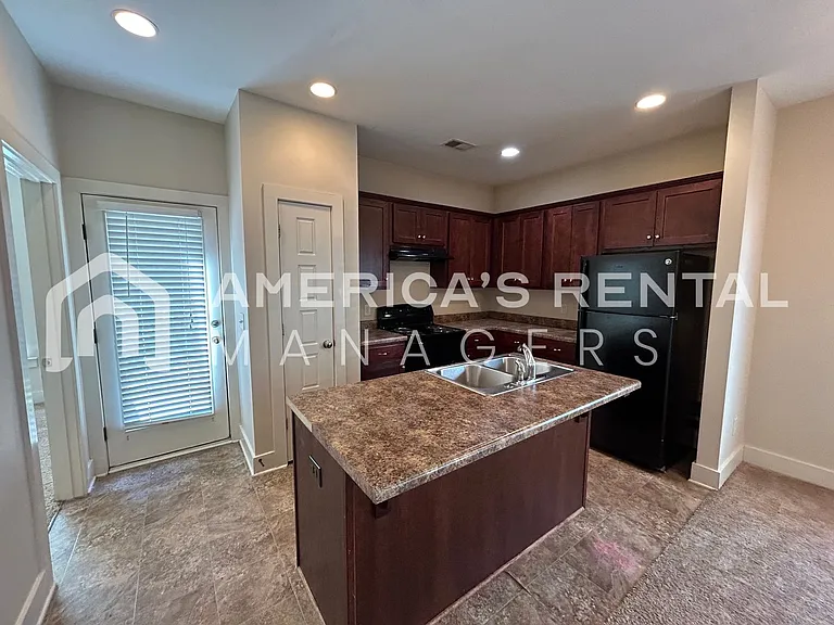 819 Kent Dr — Photo 15