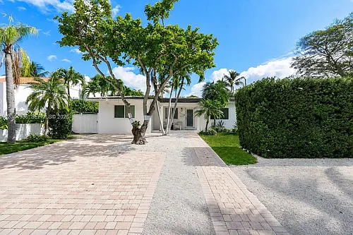 301 Hampton Ln Photo 1