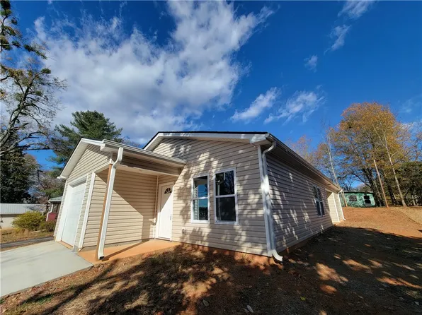 203 Oak Ln, Liberty, SC 29657