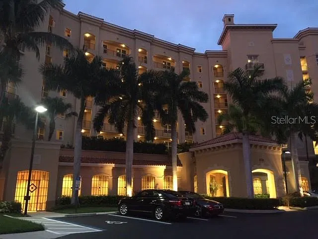 2 bed, 2.0 bath, 1684 sqft, $5,750 — Photo 2