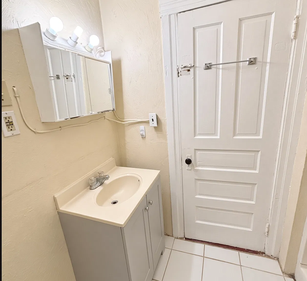 4 bed, 875 sqft, $3,100 — Photo 4