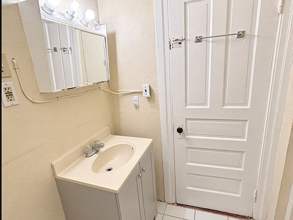 4th image of 146 West St APT 3