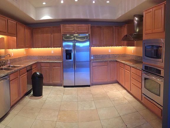 Nice foodie extras: induction range & convection oven/