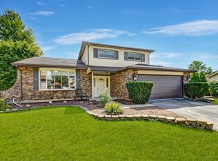 6921 Waterfall Pl, Downers Grove, IL 60516