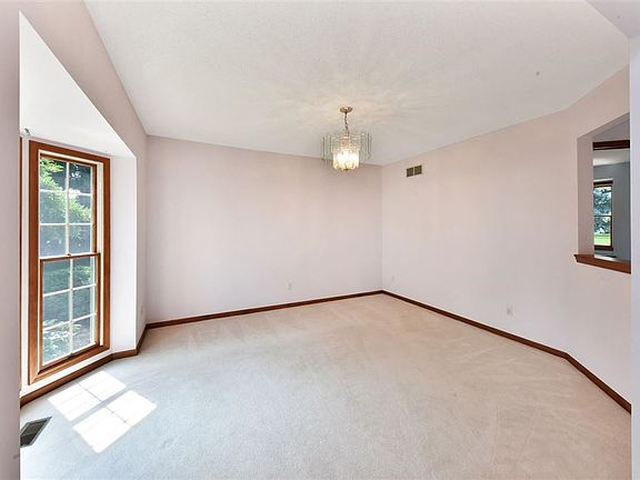 4th image of 5730 Lakeshore Dr