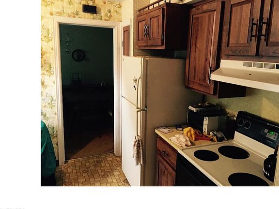 3rd image of 18503 E Shoreland Ave