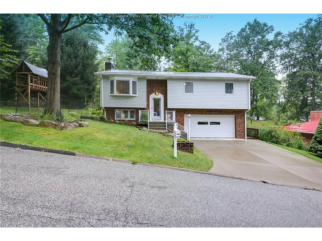 804 Whispering Way photo 1