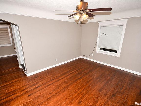 2nd image of 1304 N Wilson Ave