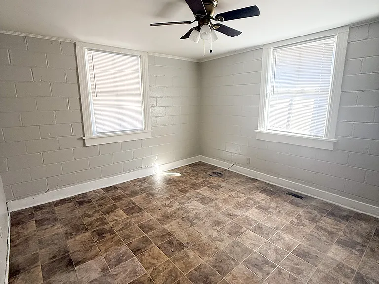 913 Pine St — Photo 11