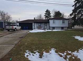 2485 Crane Rd, Fenton, MI 48430