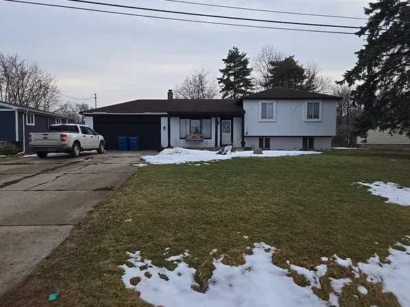 2485 Crane Rd, Fenton, MI 48430