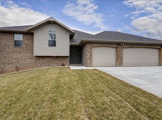 1929 W Springdale St, Springfield, MO 65803