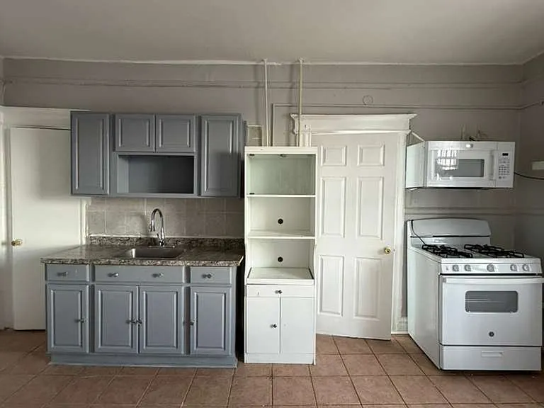 225-227 Clifton Ave #10 — Photo 2