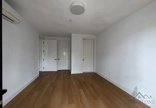 2 bed, 900 sqft, $3,150 — Photo 4