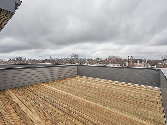 3rd image of 2329 W Fullerton Ave #2W