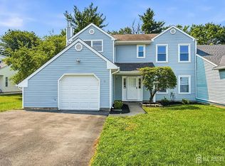 3 Karnell Ct, Edison, NJ 08820