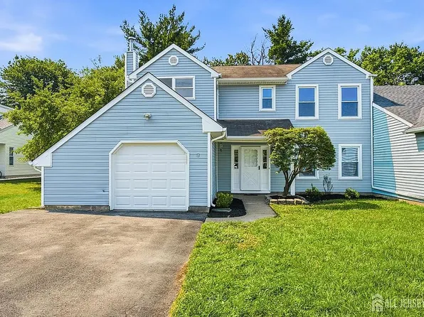 3 Karnell Ct, Edison, NJ 08820
