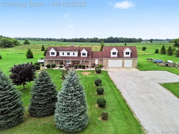 8583 Crofoot Rd, Fowlerville, MI 48836