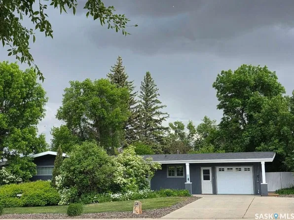 802 2nd Street E, Kindersley, SK S0L 1S0