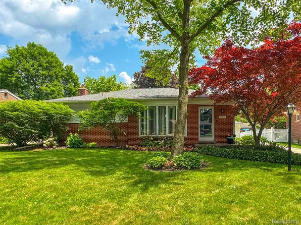 22900 Frederick Ave, Farmington, MI 48336
