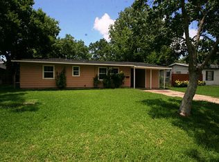 415 Bluebonnet Dr, La Marque, TX 77568