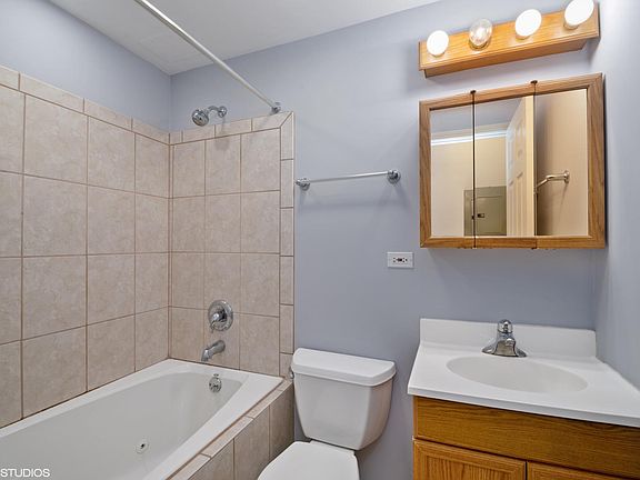 5th image of 2649 N Kedzie Ave APT 2A