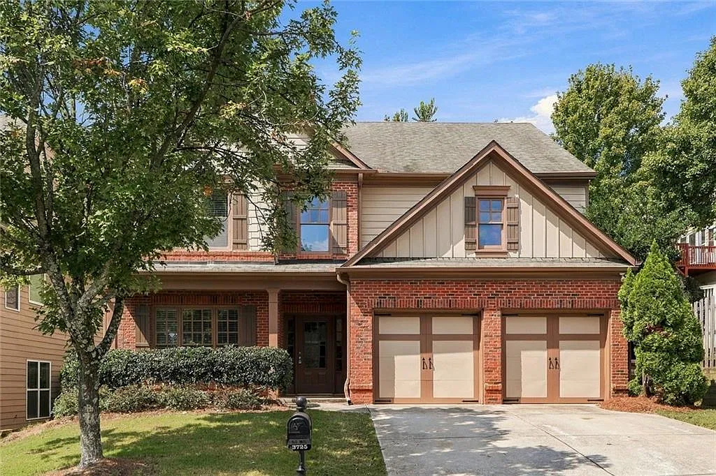 4 bed, 2.5 bath, 2814 sqft, $2,600 — Photo 1