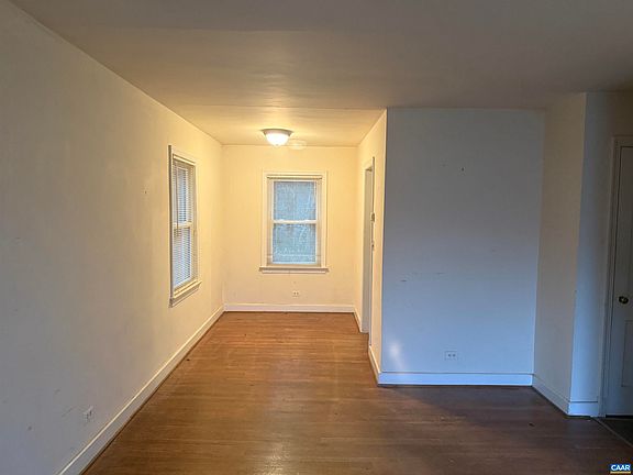 3rd image of 1115 E Jefferson St