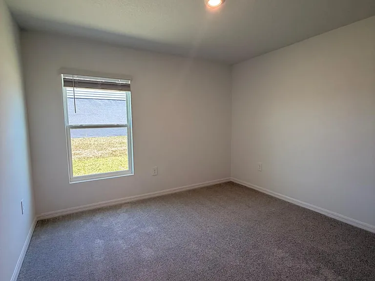 3115 NE 36th Pl — Photo 9