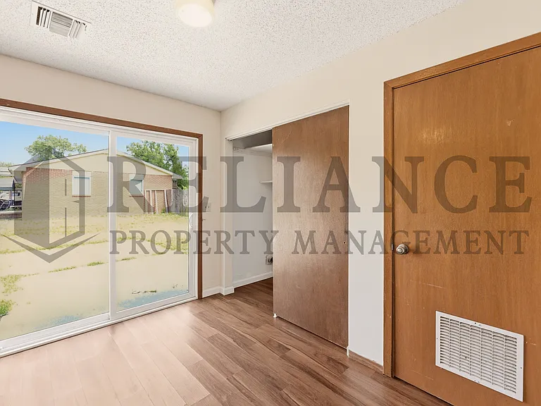 1158 N Edwards Ave — Photo 10