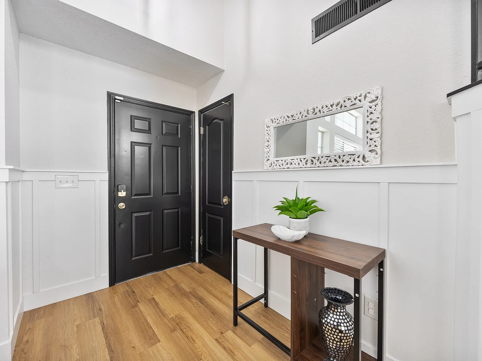 4 bed, 1921 sqft, $6,200 — Photo 3