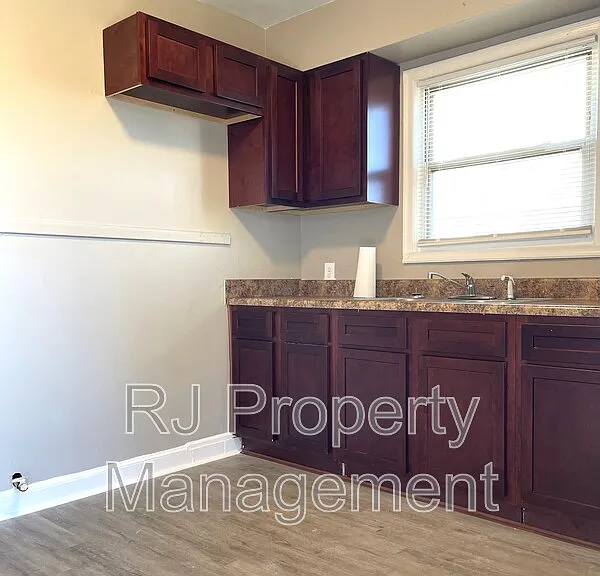 1598 Marianna St — Photo 9